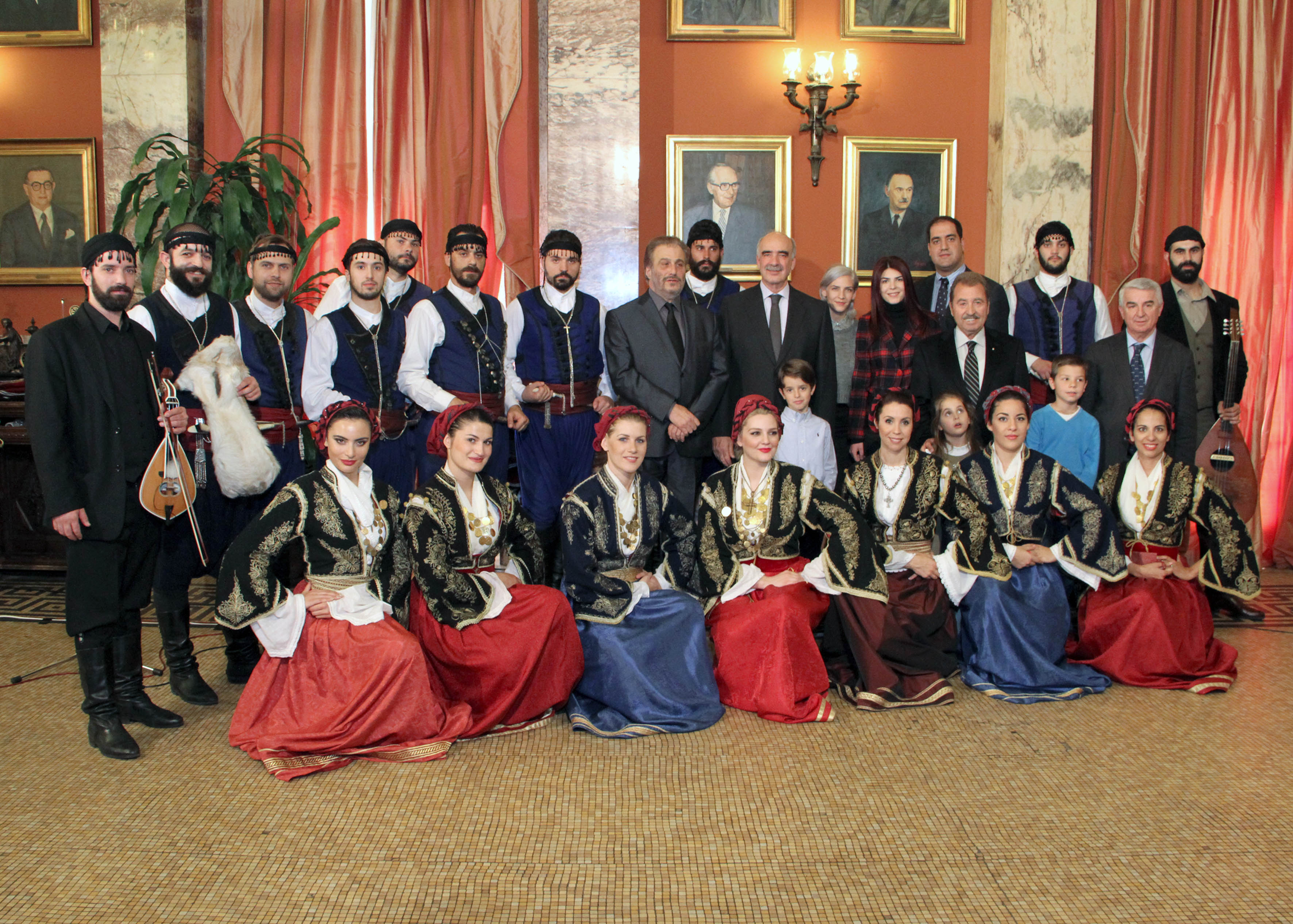 http://www.hellenicparliament.gr/UserFiles/8158407a-fc31-4ff2-a8d3-433701dbe6d4/IMG_2014-12-24_00305.jpg
