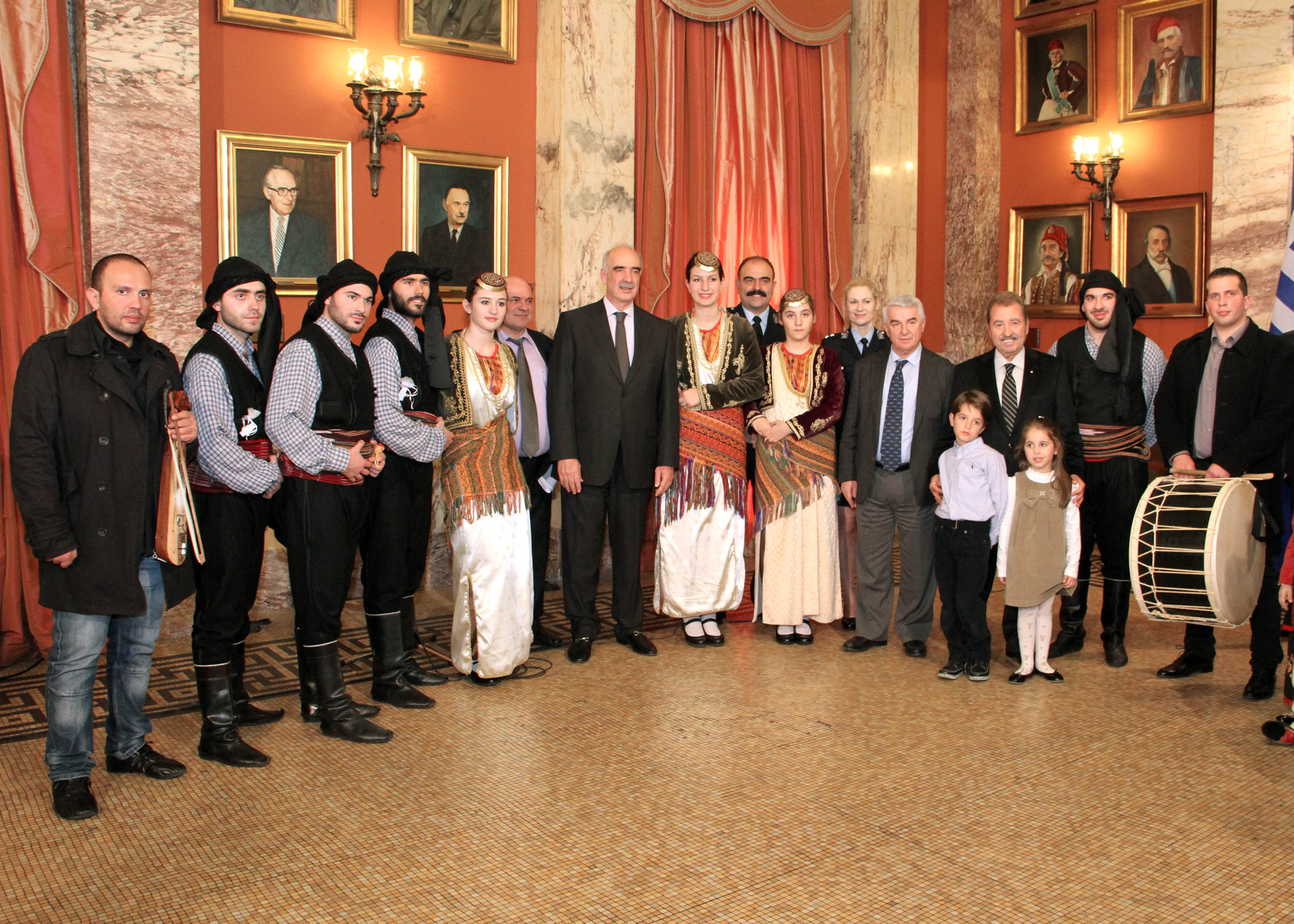 http://www.hellenicparliament.gr/UserFiles/8158407a-fc31-4ff2-a8d3-433701dbe6d4/IMG_2014-12-24_00441.jpg