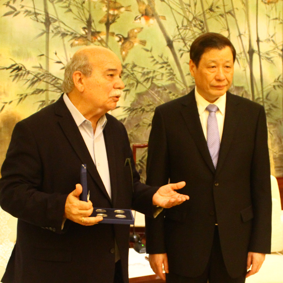 Le Pr&#233;sident du Parlement Hell&#233;nique a appel&#233; &#224; une liaison a&#233;rienne directe entre Ath&#232;nes et Shanghai lors de sa rencontre avec le Maire de Shanghai