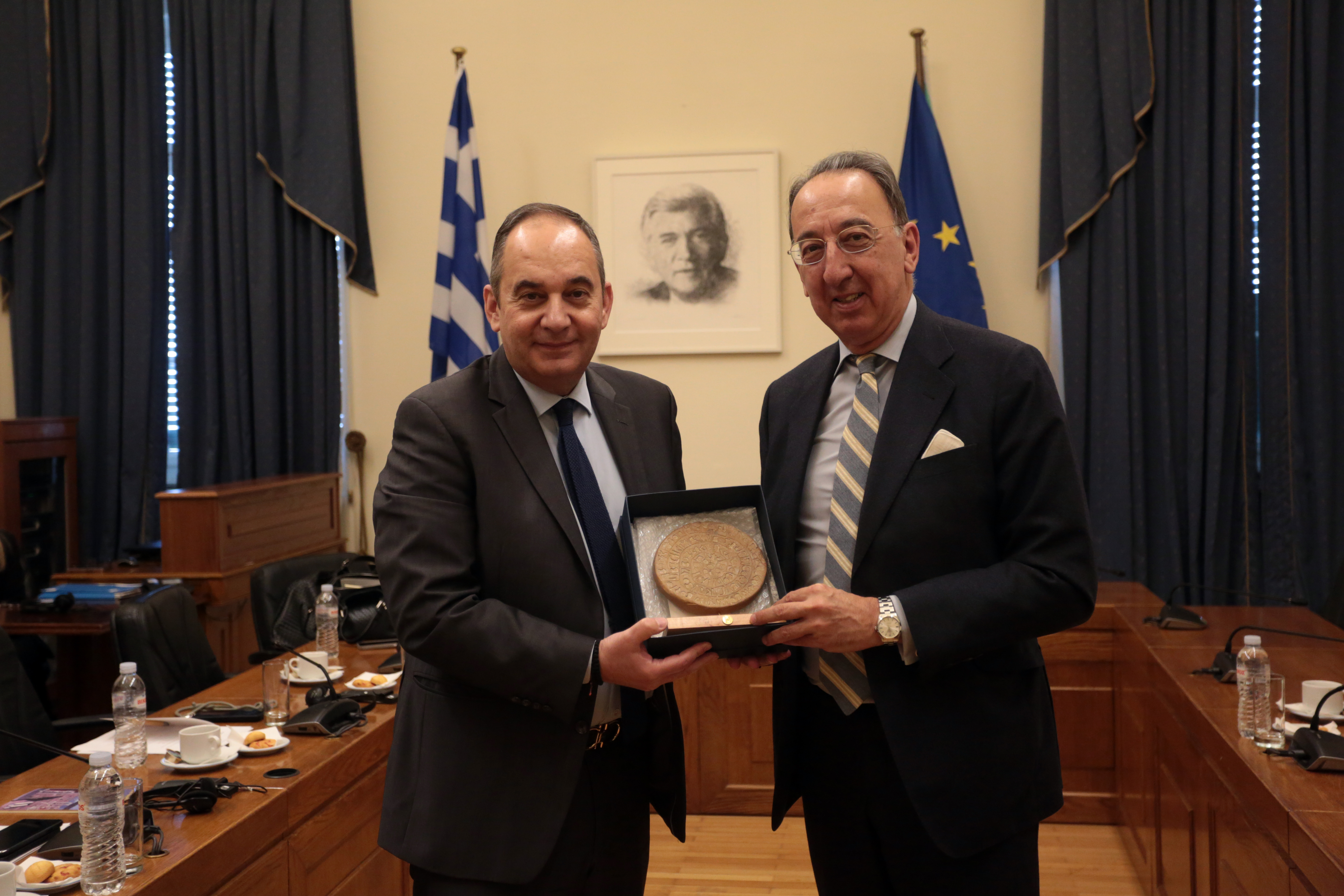 Συνάντηση του Α’ Αντιπροέδρου της Βουλής με τον Πρέσβυ της Ισπανίας στην Ελλάδα