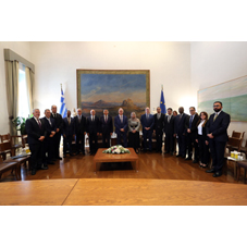 R&#233;union du Pr&#233;sident du Parlement hell&#233;nique avec les ambassadeurs et les charg&#233;s d’affaires des &#201;tats arabes