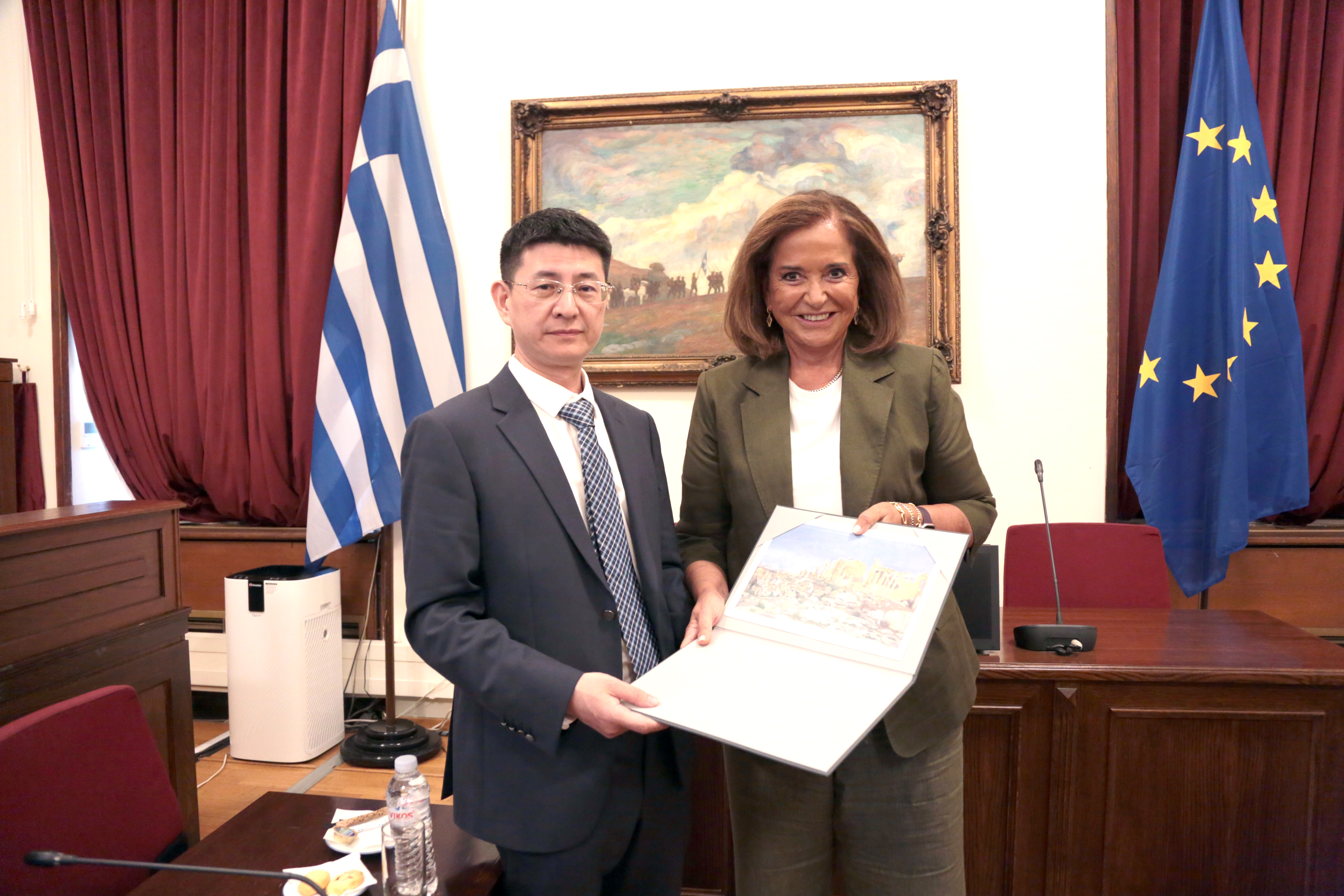Συνάντηση της Προέδρου της Διαρκούς Επιτροπής Εθνικής Άμυνας και Εξωτερικών Υποθέσεων κ. Ντόρας Μπακογιάννη με αντιπροσωπεία της Κινέζικης Ακαδημίας Κοινωνικών Επιστημών