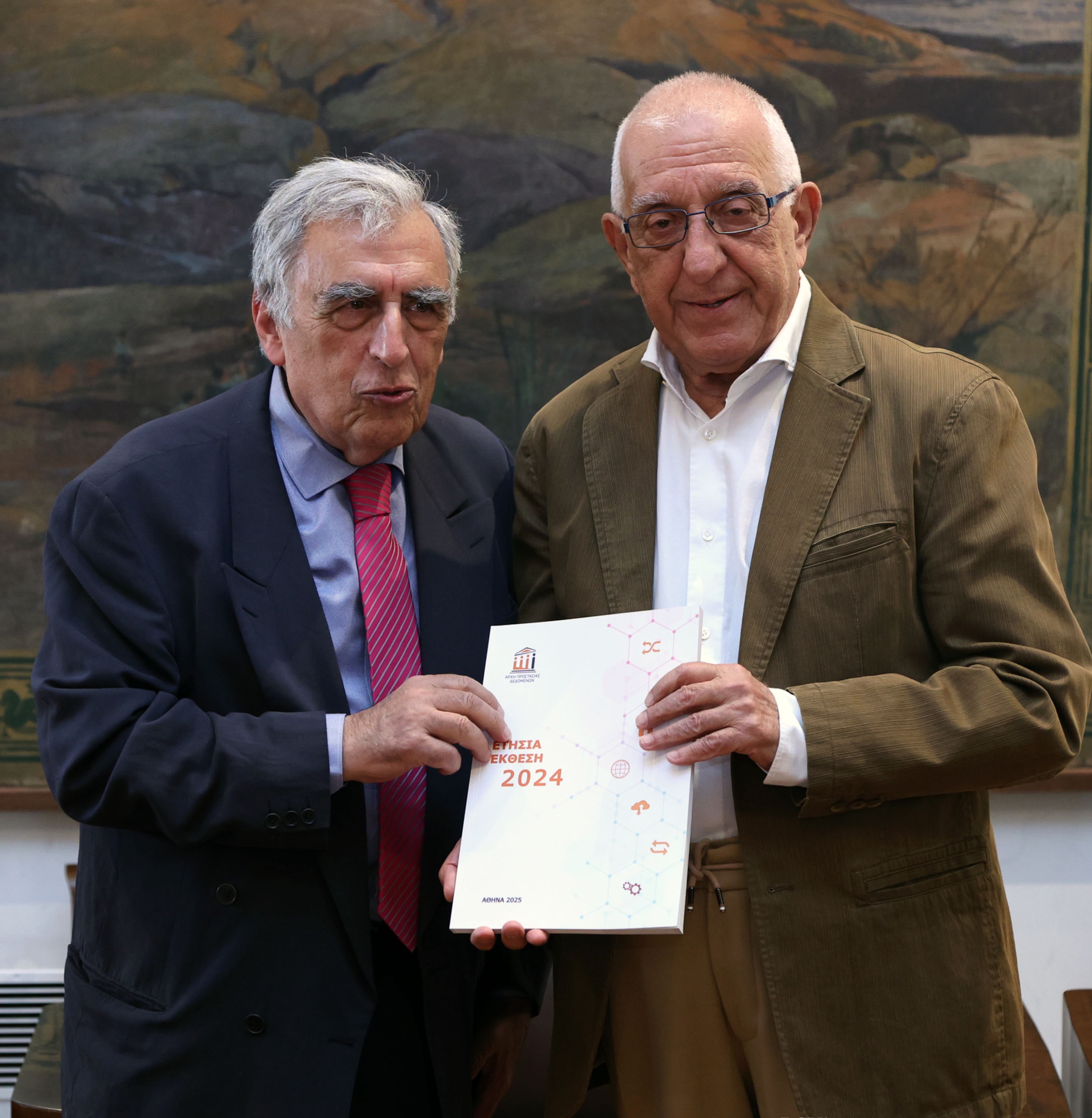 Επίδοση της Ετήσιας Έκθεσης Δραστηριοτήτων της Αρχής Προστασίας Δεδομένων στον Πρόεδρο της Βουλής των Ελλήνων