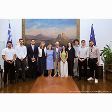 Η Βουλή των Ελλήνων σε συνεργασία με το Ίδρυμα Μποδοσάκη χορηγεί υποτροφίες μεταπτυχιακών σπουδών στην Ελλάδα και στο εξωτερικό σε αριστούχους των ελληνικών πανεπιστημίων  