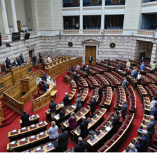 Η Ολομέλεια της Βουλής απέτισε φόρο τιμής στα 104 θύματα της φονικής πυρκαγιάς στο Μάτι   –  Ι. Πλακιωτάκης: «Η μνήμη αποκτά πραγματικό νόημα μόνο όταν συνοδεύεται από ευθύνη»