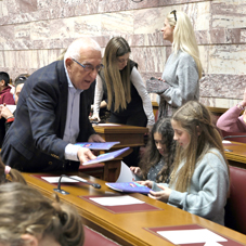   Πρόεδρος της Βουλής των Ελλήνων: «Η αληθινή επανάσταση είναι να πω ένα μεγάλο “όχι” στην εξάρτηση»  