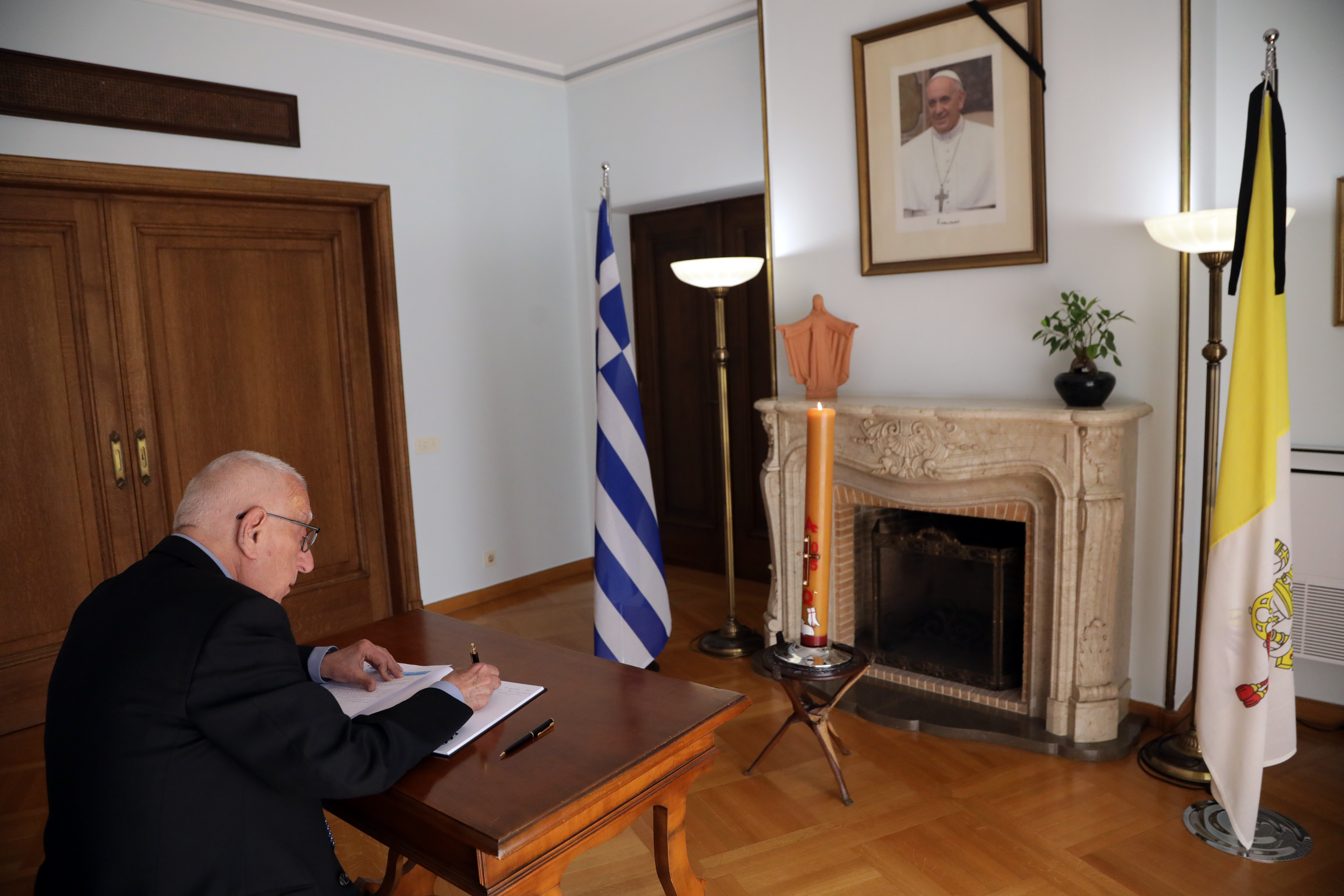 President of Hellenic Parliament signs condolence book for Pope Francis