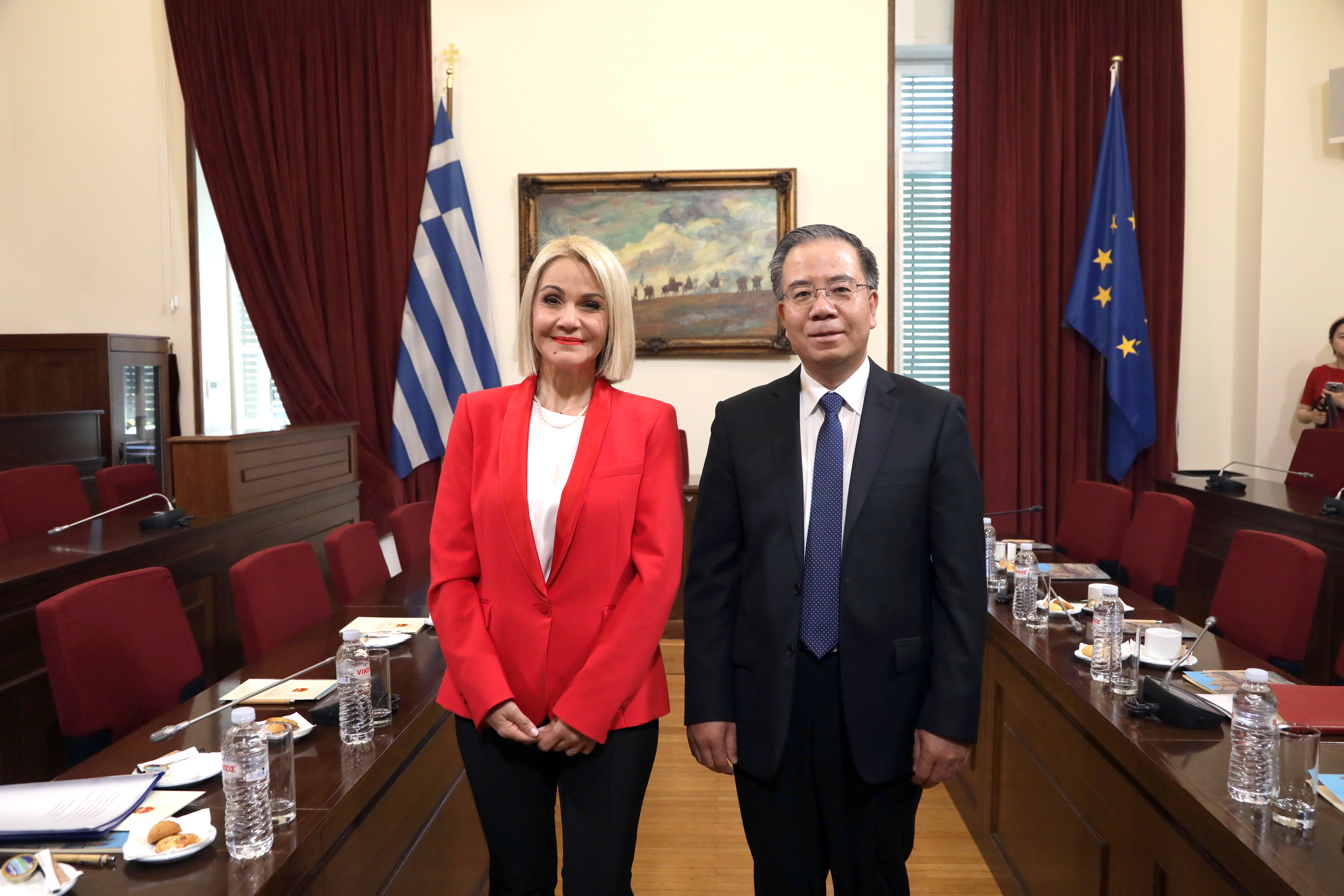 Deputy Chair of Committee on Financial Statement and General Balance Sheet of State Mr. Iatridis Tsambikas meets with Deputy Chair of Budget Committee of National People&#39;s Congress of China