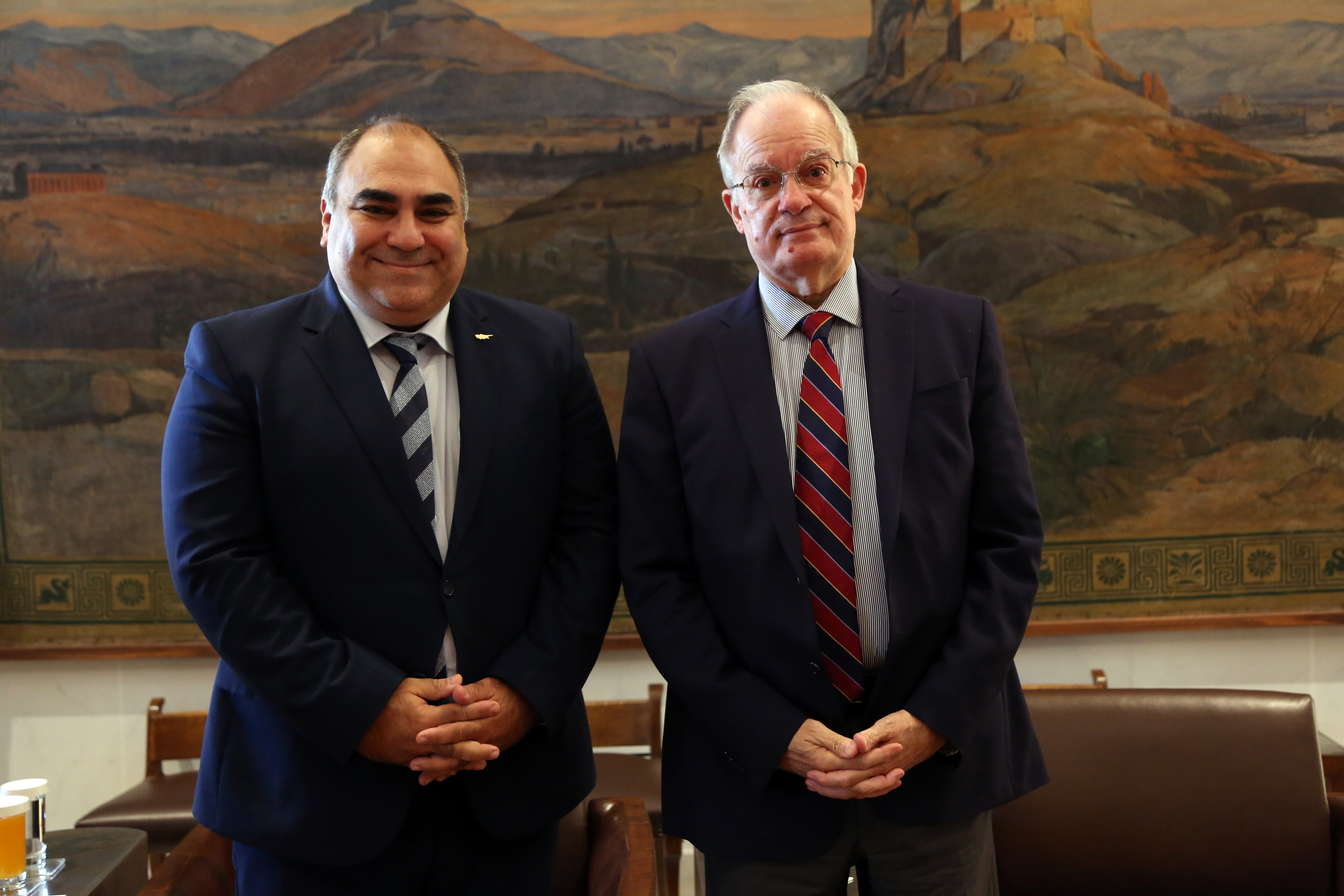 R&#233;union du Pr&#233;sident du Parlement avec le nouvel ambassadeur de la R&#233;publique de Chypre