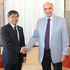 Entretien du Pr&#233;sident du Parlement Hell&#233;nique avec l’Ambassadeur de la R&#233;publique Socialiste du Vietnam 