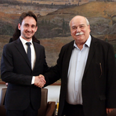 R&#233;ncontre du Pr&#233;sident du Parlement Hellenique avec l&#39; ambassadeur du Venezuela