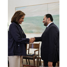 Συνάντηση της Προέδρου Άμυνας κι Εξωτερικών με τον  Υπουργό Επικρατείας του Κατάρ