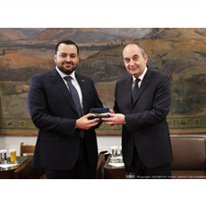 Συνάντηση του Αντιπροέδρου της Βουλής των Ελλήνων με τον Υπουργό Επικρατείας του Κατάρ - Ι. Πλακιωτάκης: «Η Ελλάδα αλληλέγγυα στα  κράτη του Κόλπου» 