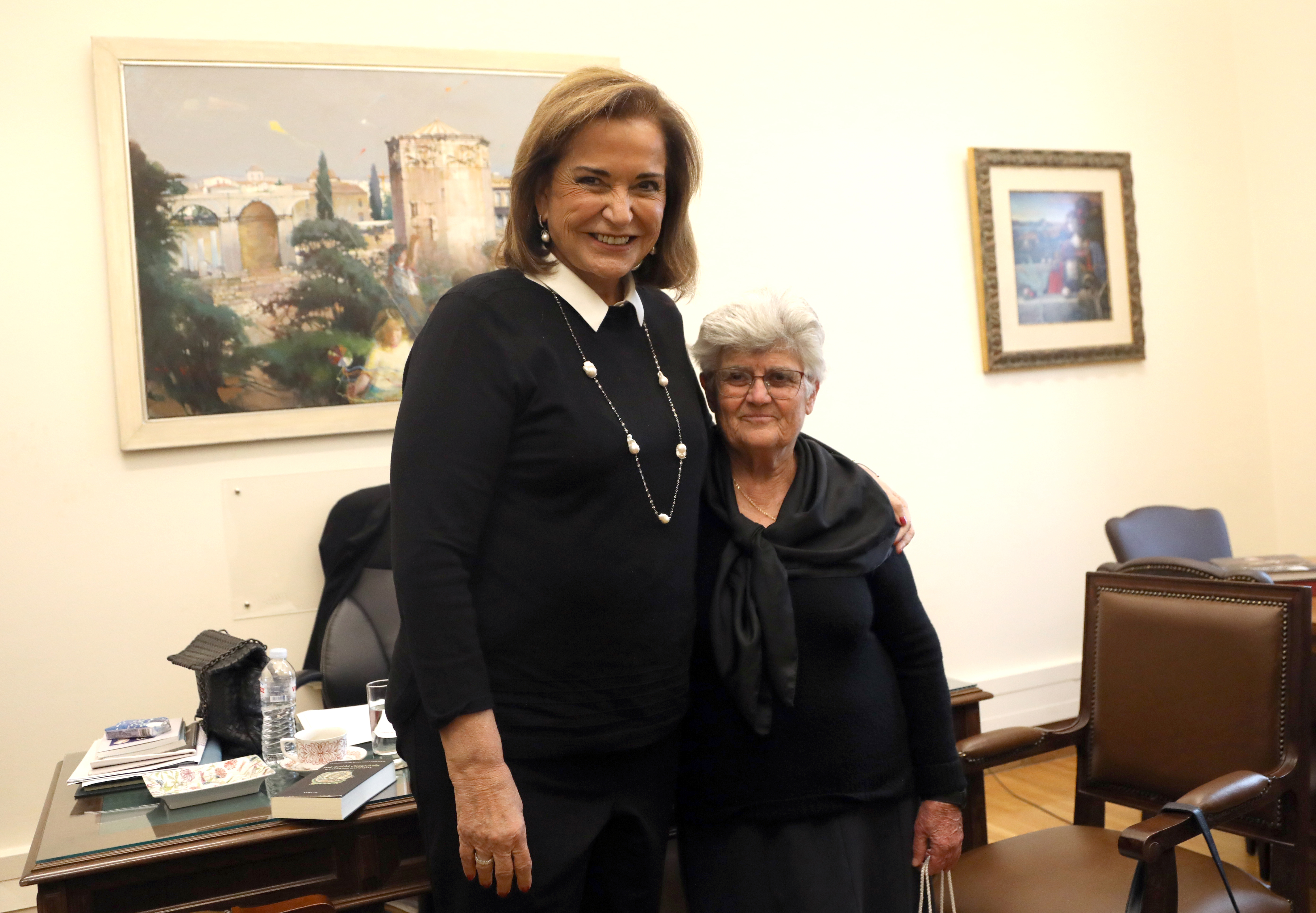 Συνάντηση της Προέδρου της Επιτροπής Εθνικής Άμυνας και Εξωτερικών Υποθέσεων με την κ. Ελένη Φωκά, δασκάλα, σύμβολο του αγώνα για την απελευθέρωση και επανένωση της Κύπρου