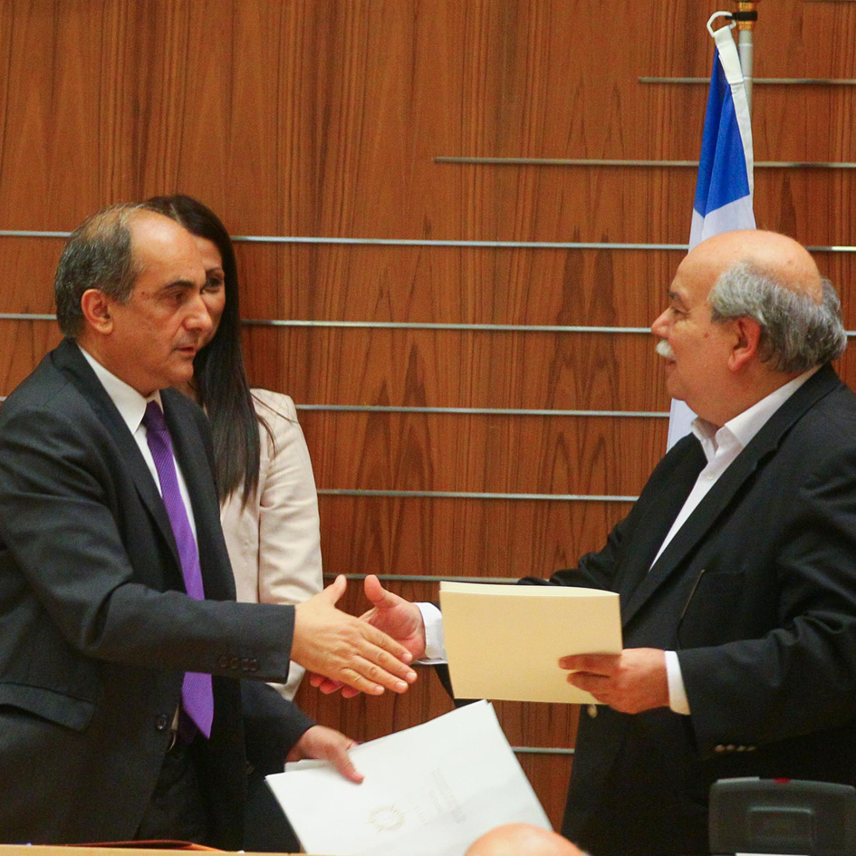 Παραδόθηκε στη Βουλή των Αντιπροσώπων της Κυπριακής Δημοκρατίας ο Φάκελος της Κύπρου – &#171;Φέραμε μνήμες, πάθη, θρήνους, πόνο, αδικαίωτες και αλύτρωτες θυσίες και αυτό καθιστά τόσο σημαντικό αυτό το υλικό&#187;, είπε ο Πρόεδρος της Βουλής των Ελλήνων Ν. Βούτσης